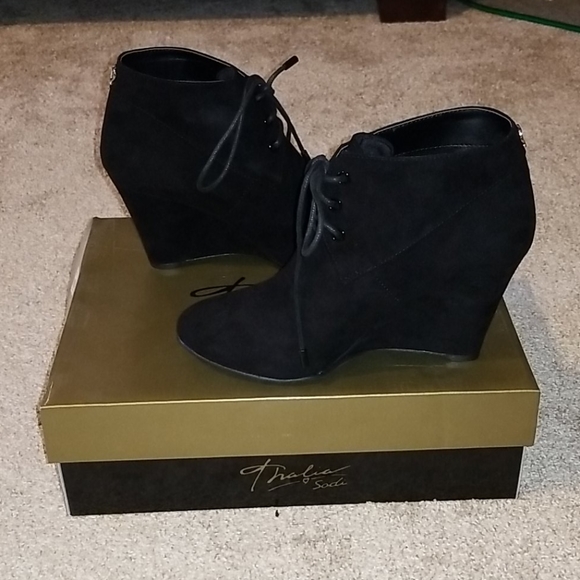 Black suede ankle boots - Picture 1 of 4